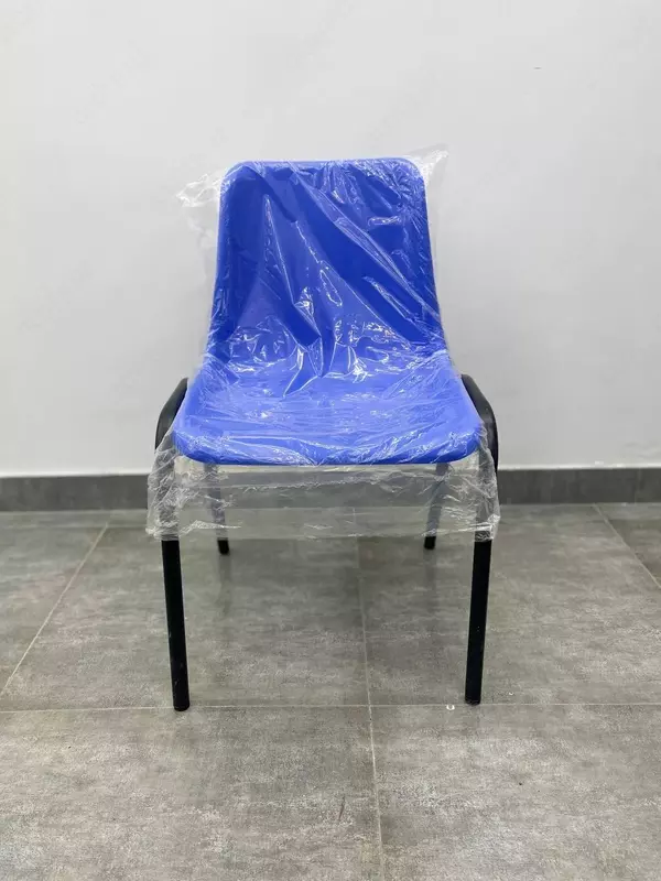 Стул с металлическим каркасом и пластиковым сиденьем (синий)