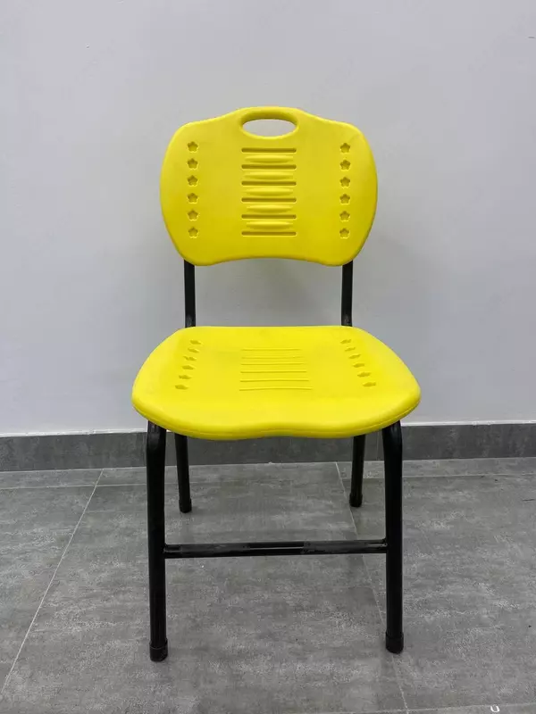 Стул с металлическим каркасом и пластиковым сиденьем (желтый)