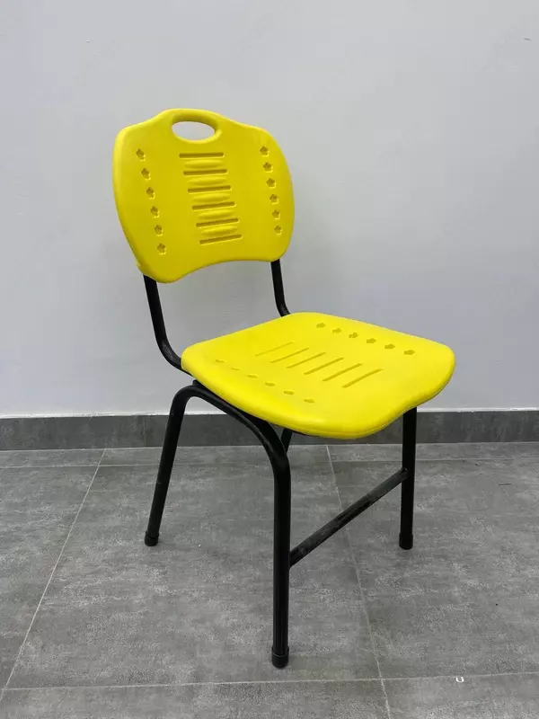 239 264.6 сум Стул с металлическим каркасом и пластиковым сиденьем (желтый)