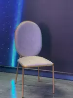 Элегантные стулья для гостиной.