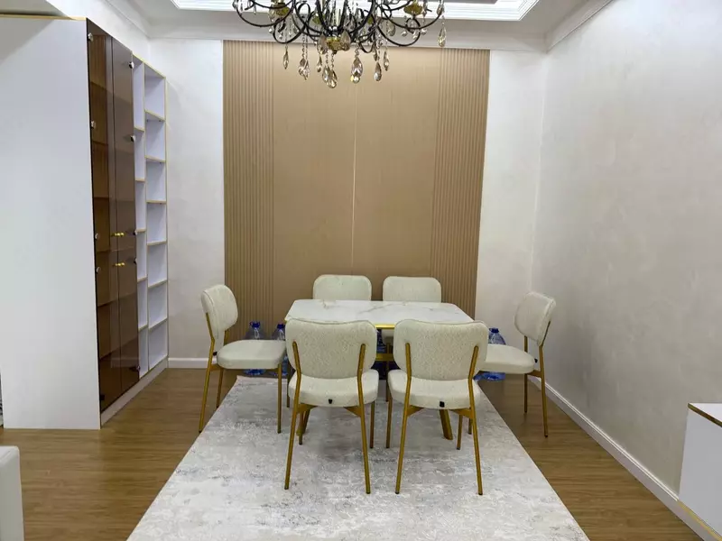 Прямоугольный стол с шестью мягкими стульями - 4 096 133 so'm