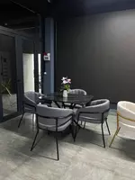 Ovqatlanish xonasi va oshxona mebellari to'plami (stol