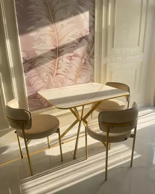 Ovqatlanish xonasi va oshxona mebellari to'plami (stol