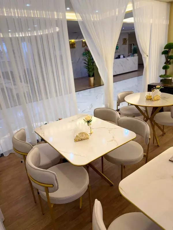 Ovqatlanish xonasi va oshxona mebellari toplami (stol  4 ta stul) Unique Mebel Model № 021 (krem/oltin)