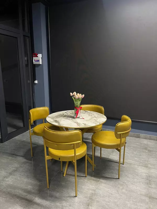 Ovqatlanish xonasi va oshxona mebellari toplami (stol  4 ta stul) Unique Mebel Model № 022 (Sariq/oltin)