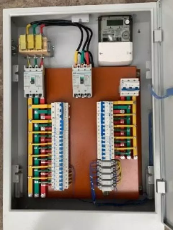  Uy-joy metall 400x400x180 mm (tarqatish paneli uchun) - 