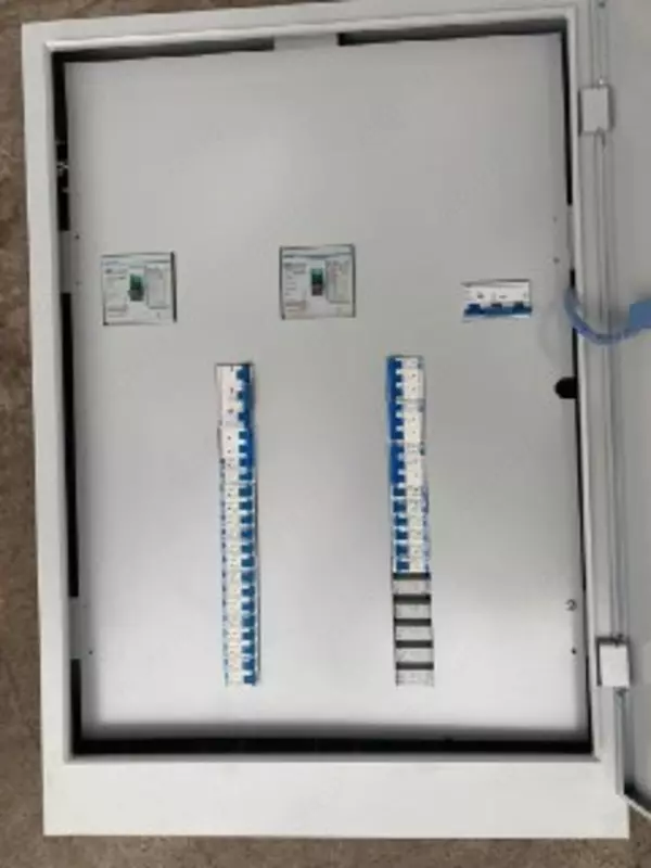   Uy-joy metall 400x400x180 mm (tarqatish paneli uchun)