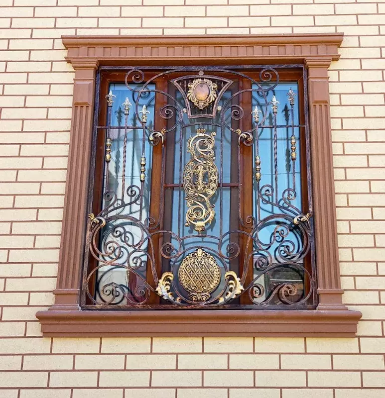 Кованые металлические оконные решетки