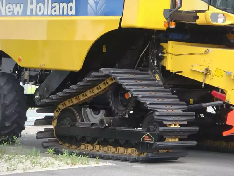 357 650 000 so'm POLUZZI Standart Track R6 Gusenitsa