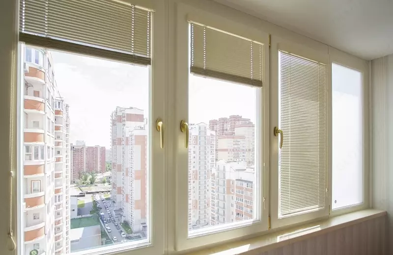 Пластиковые и Алюминиевые окна двери витражи подоконники "FERRONI"