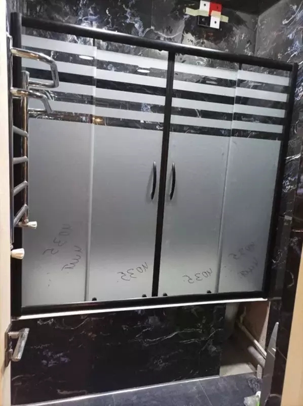 Стеклянные душевые кабины Только в розницу