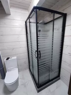 Стеклянные душевые перегородки - Цена по запросу