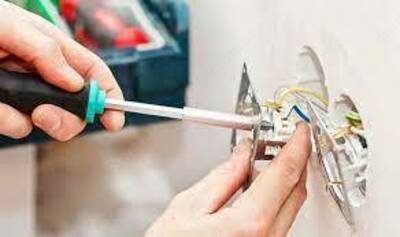 Демонтаж старого электрооборудования (розетки