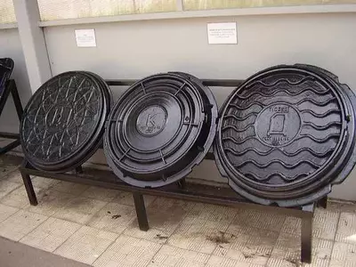Люк чугунный и полимерный канализационный крышка