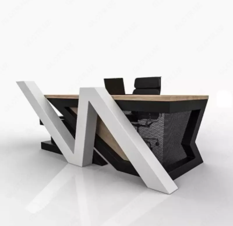 “Spark” yozuv stoli