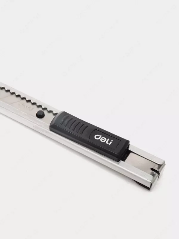 Kantselyariya metall pichog'i "Deli" 0,4 x 9 x 125 mm (Art. - 2058)