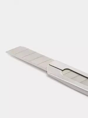 Kantselyariya metall pichog'i "Deli" 0,4 x 9 x 125 mm (Art. - 2058)