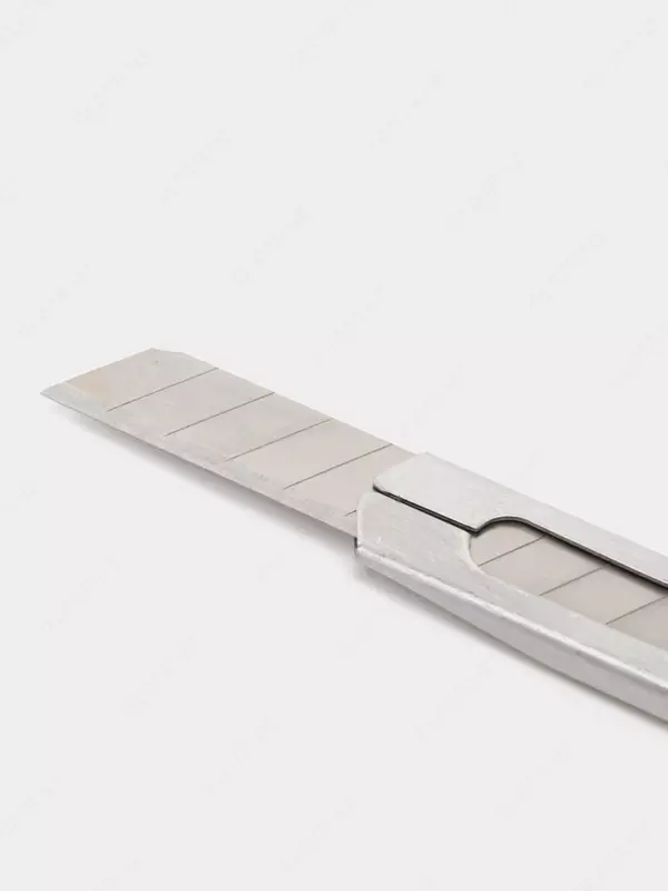 Kantselyariya metall pichog'i "Deli" 0,4 x 9 x 125 mm (Art. - 2058)