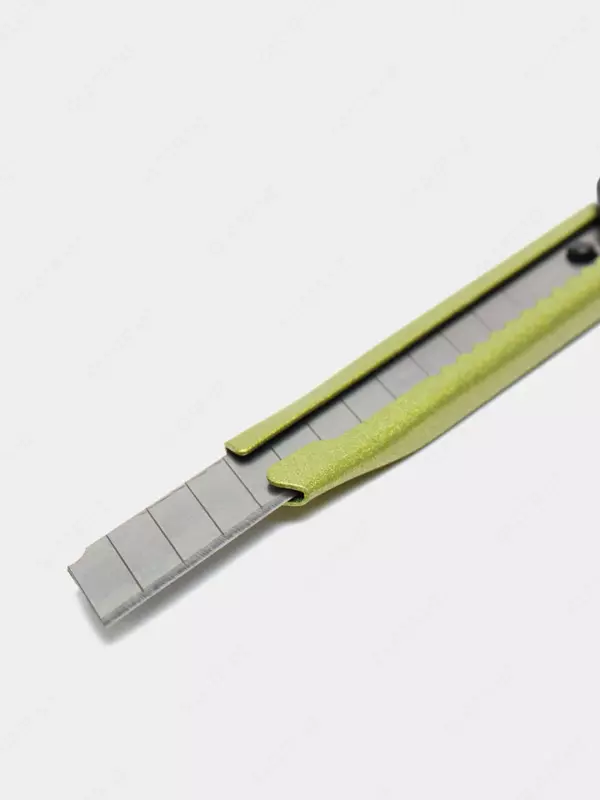 Kantselyariya metall pichog'i "Deli" 0,4 x 9 x 80 mm (Art. - 2066)