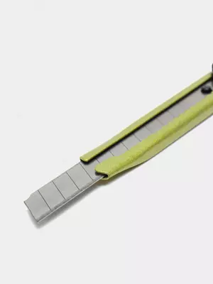 Kantselyariya metall pichog'i "Deli" 0,4 x 9 x 80 mm (Art. - 2066)