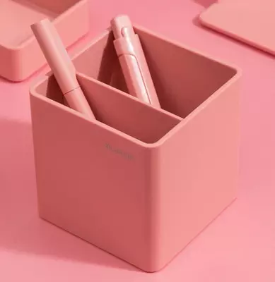 Подставка для ручек и карандашей "Deli Nusign" пластиковая (Арт. - 011-NS-rd) Красная