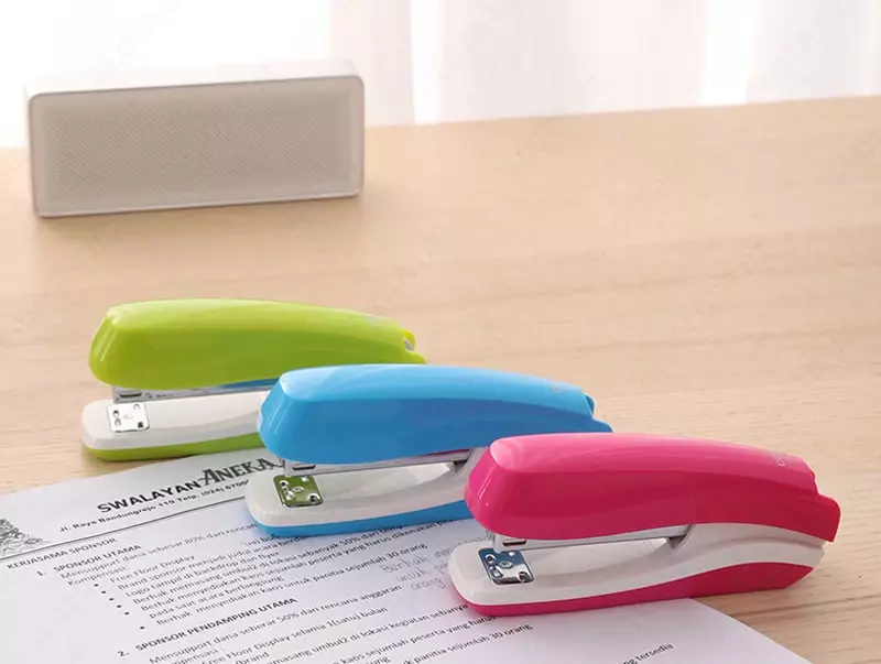 Kantselyariya shtapellari "Deli Rio" № 24/6, 15 varaq (m. - 0350) Assortiment