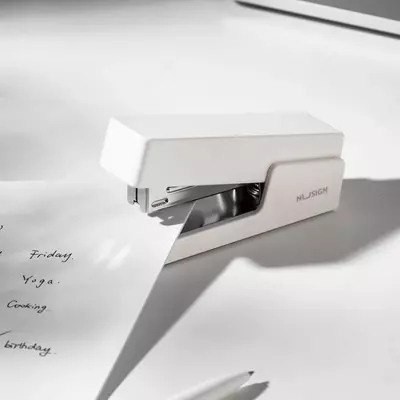 Канцелярский степлер "Deli Nusign" № 24/6, 20 листов (Арт. - 084-NS-wt) Белый