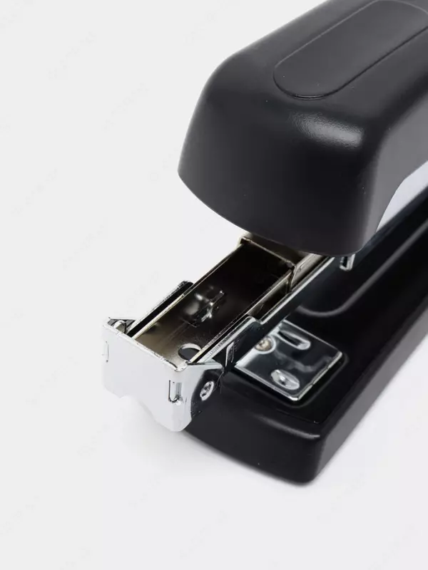 Канцелярский степлер "Deli" № 24/6-8, 26/6-8, 20 листов (Арт. - 0416) Черный