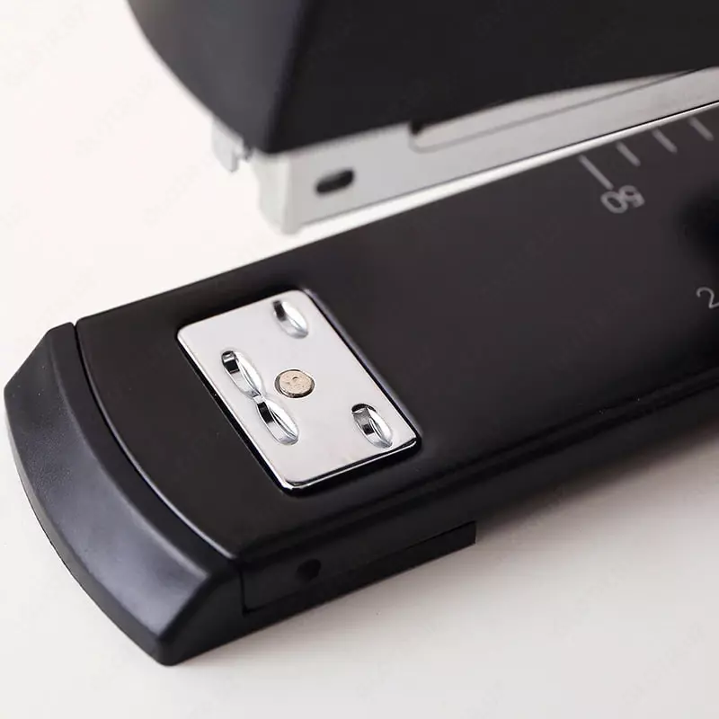 Канцелярский металлический степлер "Deli" № 24/6, 20 листов (Арт. - 0334) Ассорти