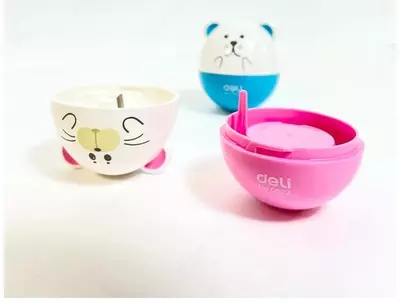 Пластиковая точилка для карандашей Deli "Неваляшка" ручная с контейнером (Арт. - 0522) Ассорти