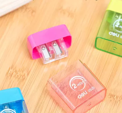 Plastik qalam o'tkirlashtirgich "Deli" konteynerli qo'llanma (kod - 0526) Turli xil