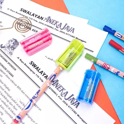 Deli "Neon" plastik qalam o'tkirlagich, konteynerli qo'llanma (Kod - 0545) Turli xil