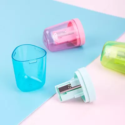 Plastik qalam o'tkirlagich Deli "Comiko" qo'llanma konteynerli (Art. - 555-H) Turli xil