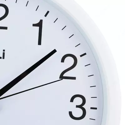 Dizayner devor soati "Deli" (Art. - 9006wt) Oq