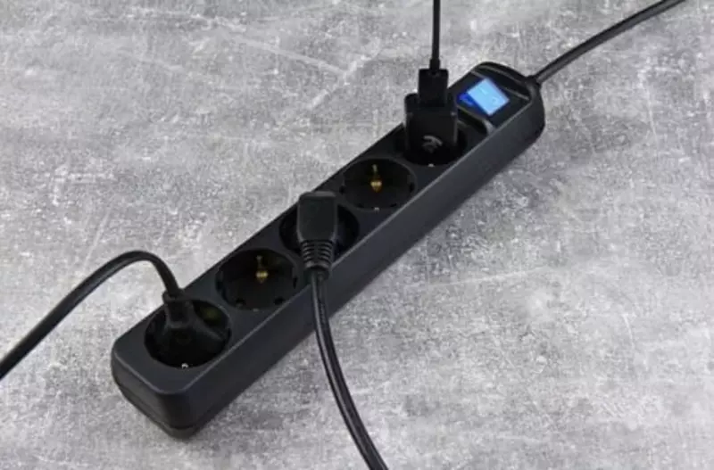 Uzatma kabeli "2E 3 m, 5 rozetka (Art. - 2E-05ESM3BK) Qora