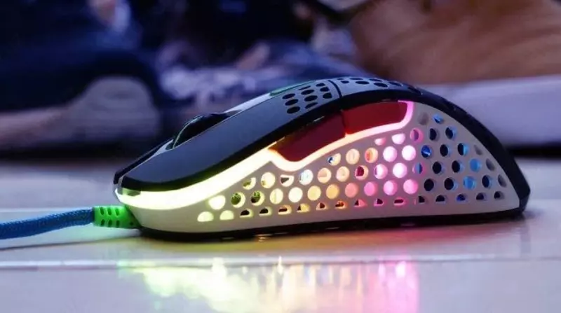 Проводная игровая мышь "Xtrfy" M4, RGB, USB (Арт. - XG-M4-RGB-STREET) Черная/белая