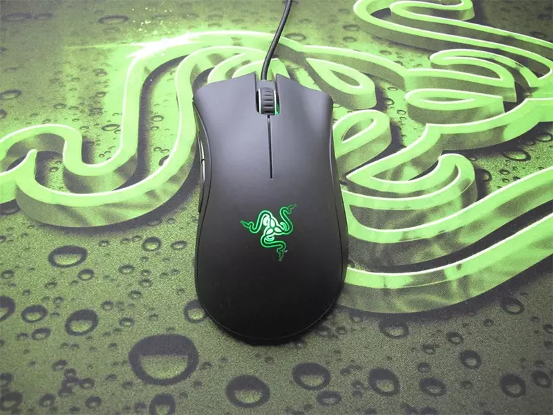 Проводная игровая мышь "Razer" DeathAdder Essential, USB, RGB (Арт. - RZ01-03850100-R3M1) Черная