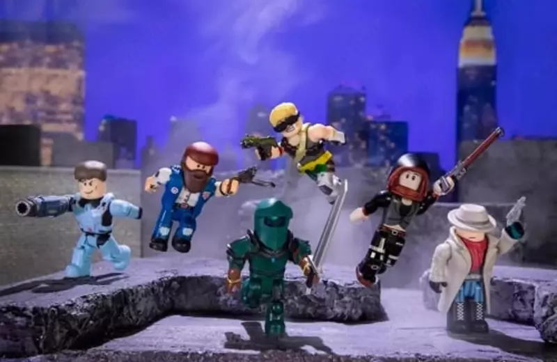 Jazwares Roblox "Multipack Q-Clash W7" o'yin kolleksiyasi (Art. - ROB0307)