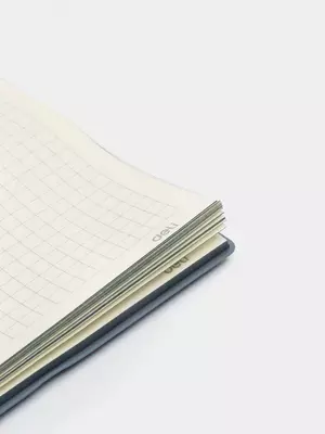 Блокнот для записей (клетка) "Deli Trouvaille" А5, 96 л., мягкая обложка, застежка-резинка, цветной срез стр. (Арт. - 002-N) Ледяной синий