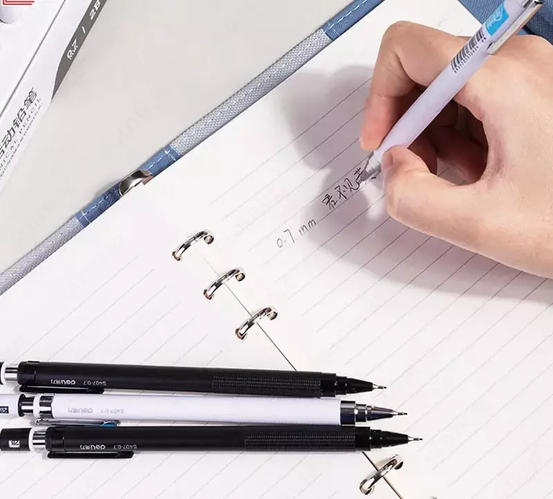 Механический чернографитный карандаш "Deli" 0.7 мм, пластик. корп, карт. дисплей (Арт. - 407-S) Белый/Черный