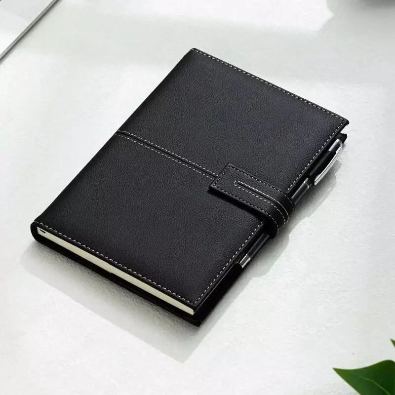 Записная книжка (клетка) "Deli" А5, 210 х 143 мм, 120 л., иск. кожа, застежка, закладка ляссе (Арт. - 139G-N-bk) Черная