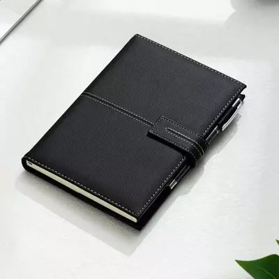 Записная книжка (клетка) "Deli" А5, 210 х 143 мм, 120 л., иск. кожа, застежка, закладка ляссе (Арт. - 139G-N-bk) Черная