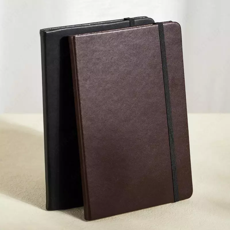 Noutbuk (hujayra) "Deli" A5, 210 x 143 mm, 80 varaq, elastik tasmali mahkamlagich (Art. - 111G-N-br) Jigarrang