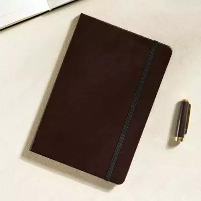 Записная книжка (клетка) "Deli" А5, 210 х 143 мм, 96 л., резинка-застежка (Арт. - 112G-N-br) Коричневая