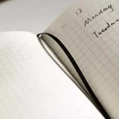 Записная книжка (клетка)  Записная книжка (клетка) "Deli" А5, 210 х 143 мм, 96 л., закладка-ляссе (Арт. - 114G-N-lgr) Светло/Серая
