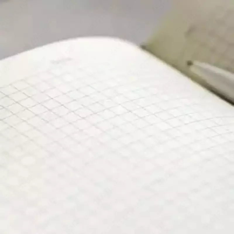 Записная книжка (клетка) "Deli" А5, 210 х 143 мм, 96 л., резинка-застежка, закладка-ляссе (Арт. - 124G-N-bl) Синяя