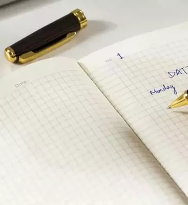 Записная книжка (клетка) "Deli" А5, 210 х 143 мм, 96 л., резинка-застежка, закладка-ляссе (Арт. - 130G-N-bl) Синяя