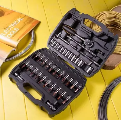 Набор торцевых головок и ключей  Набор торцевых головок и ключей "Deli Tools", 1/4", муфты из стали Cr-V, пласт. кейс, 46 шт. (Арт. - EDL1046)