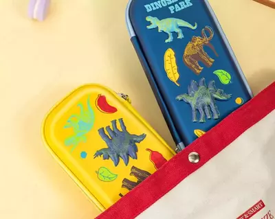 Школьный пенал - футляр "Deli" Dinosavr Park, 2 + 1 доп. отд, 220 х 85 х 45 мм, пластик (Арт. - 67076) Цв. ассорти