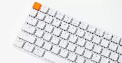 Keychron K3 84 Key Low Profile Gateron Mechanical Keyboard White LED Brown Russian Layout